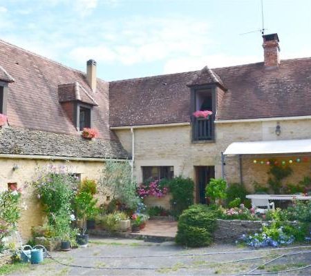 Halte Aux Places Marcillac-Saint-Quentin Exteriör bild