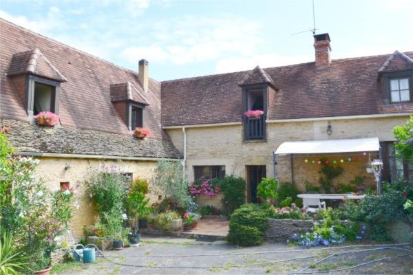 Halte Aux Places Marcillac-Saint-Quentin Exteriör bild