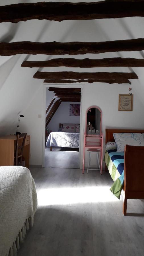 Halte Aux Places Marcillac-Saint-Quentin Exteriör bild
