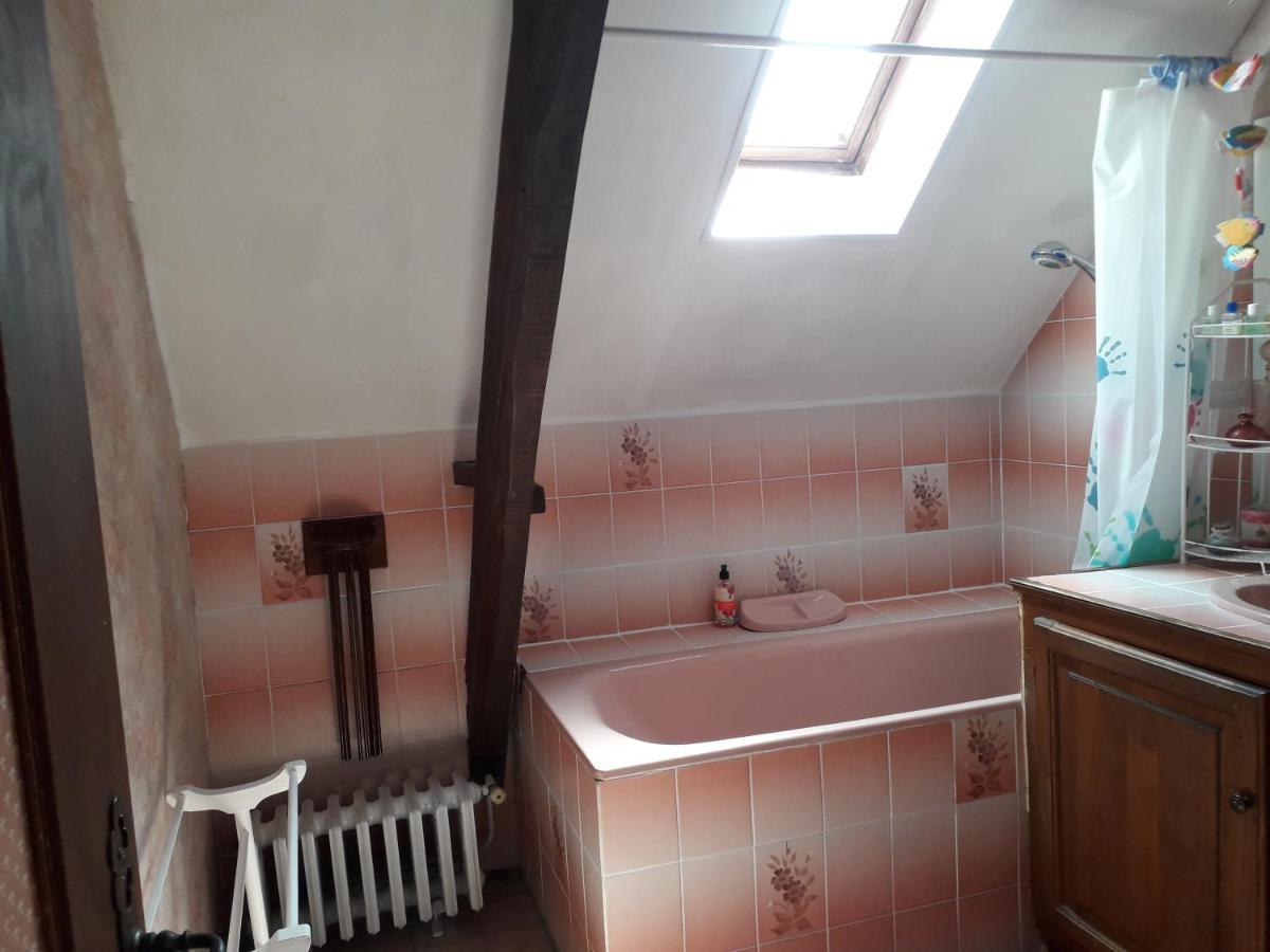 Halte Aux Places Marcillac-Saint-Quentin Exteriör bild